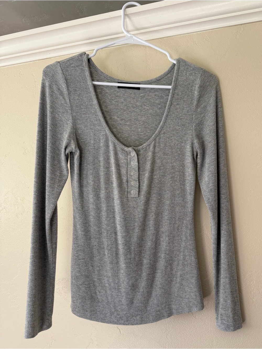 Women's Light Gray Ribbed Scoop-Neck Top